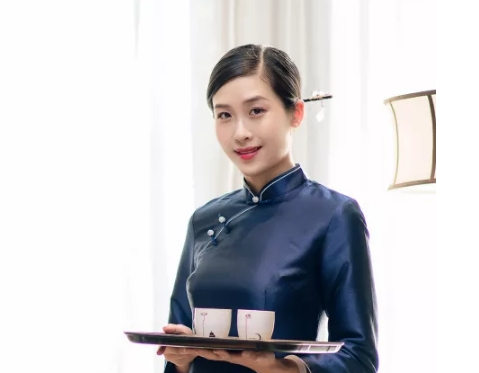 这个世界，，，，，，，，在偷偷嘉奖那些敬业的人