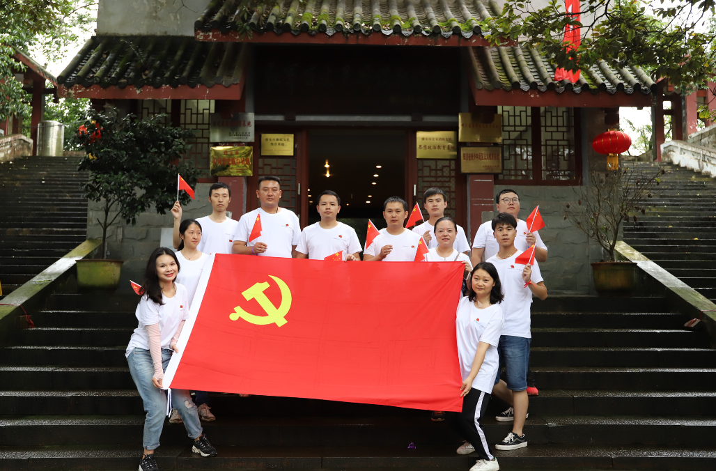 不忘初心，，，，，服膺使命，，，，，凝聚力量，，，，，坚定信仰——成都支部七·一留想活动